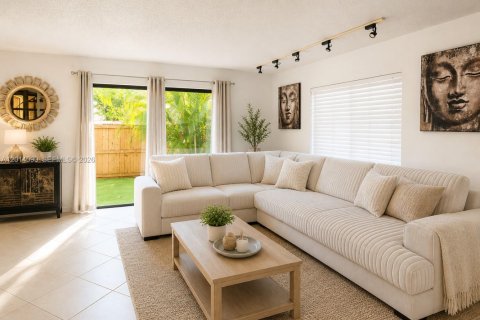 Townhouse in Miami, Florida 2 bedrooms, 96.62 sq.m. № 2076175 - photo 6