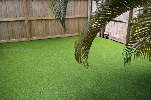 Townhouse in Miami, Florida 2 bedrooms, 96.62 sq.m. № 2076175 - photo 11