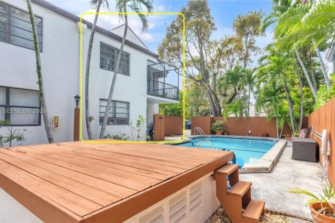 Townhouse in Miami, Florida 2 bedrooms, 96.62 sq.m. № 2076175 - photo 14