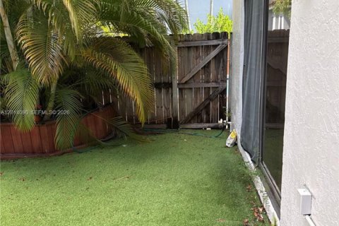 Townhouse in Miami, Florida 2 bedrooms, 96.62 sq.m. № 2076175 - photo 12