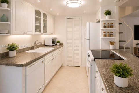 Townhouse in Miami, Florida 2 bedrooms, 96.62 sq.m. № 2076175 - photo 4