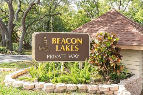 Condo in New Port Richey, Florida, 2 bedrooms  № 1612689 - photo 1