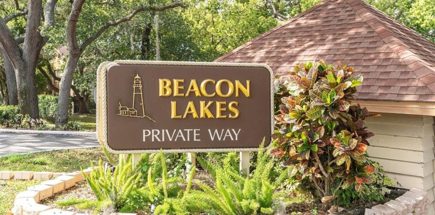 Condo in New Port Richey, Florida, 2 bedrooms  № 1612689