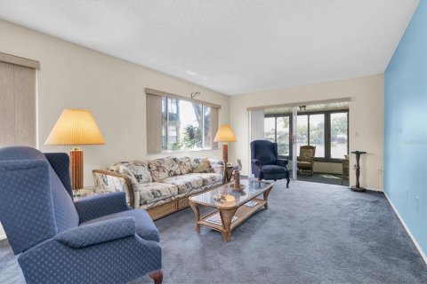 Condo in New Port Richey, Florida, 2 bedrooms  № 1612689 - photo 8