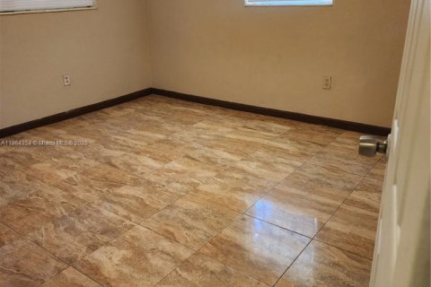 Villa ou maison à louer à Miami Gardens, Floride: 3 chambres, 123.84 m2 № 2154363 - photo 5
