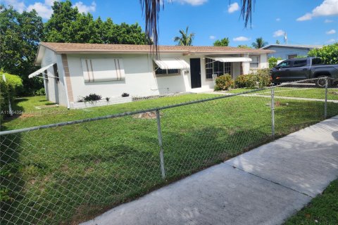 Villa ou maison à Miami Gardens, Floride 3 chambres, 123.84 m2 № 2154363