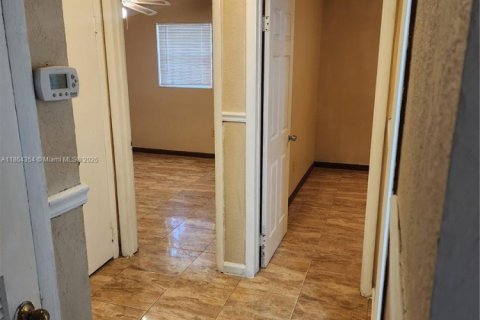 Villa ou maison à louer à Miami Gardens, Floride: 3 chambres, 123.84 m2 № 2154363 - photo 4