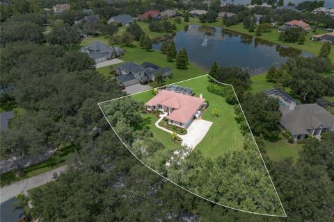 House in Winter Haven, Florida 3 bedrooms, 240.71 sq.m. № 1913367 - photo 8