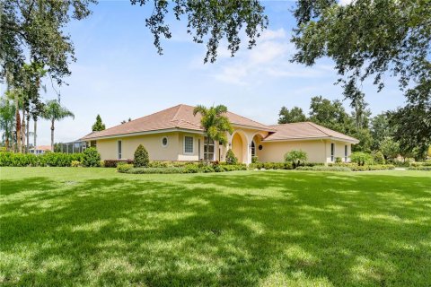 House in Winter Haven, Florida 3 bedrooms, 240.71 sq.m. № 1913367 - photo 5