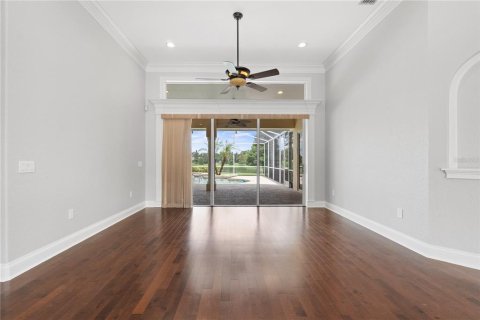 House in Winter Haven, Florida 3 bedrooms, 240.71 sq.m. № 1913367 - photo 13