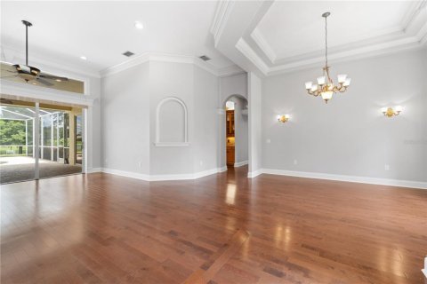 House in Winter Haven, Florida 3 bedrooms, 240.71 sq.m. № 1913367 - photo 10