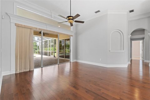 House in Winter Haven, Florida 3 bedrooms, 240.71 sq.m. № 1913367 - photo 12