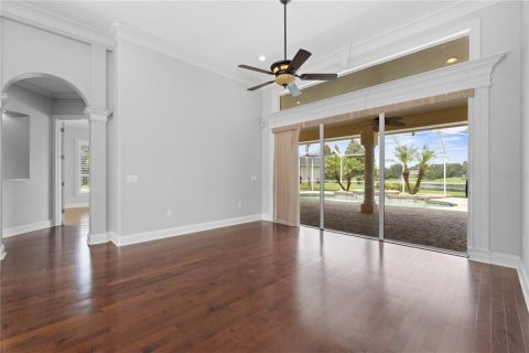 House in Winter Haven, Florida 3 bedrooms, 240.71 sq.m. № 1913367 - photo 14