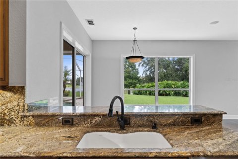 House in Winter Haven, Florida 3 bedrooms, 240.71 sq.m. № 1913367 - photo 22