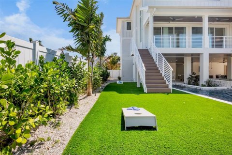 House in Anna Maria, Florida 6 bedrooms, 343.27 sq.m. № 1876233 - photo 18