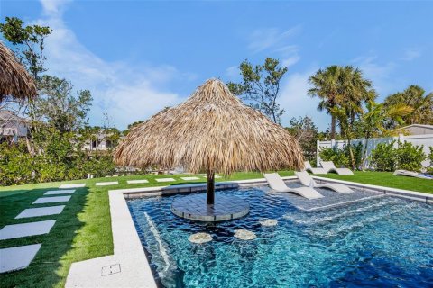 House in Anna Maria, Florida 6 bedrooms, 343.27 sq.m. № 1876233 - photo 5