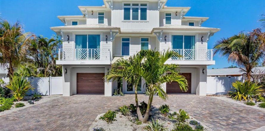 House in Anna Maria, Florida 6 bedrooms, 343.27 sq.m. № 1876233