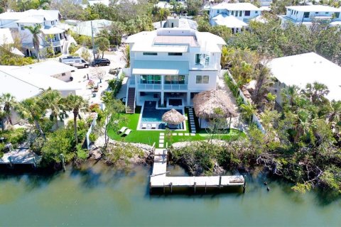 House in Anna Maria, Florida 6 bedrooms, 343.27 sq.m. № 1876233 - photo 2