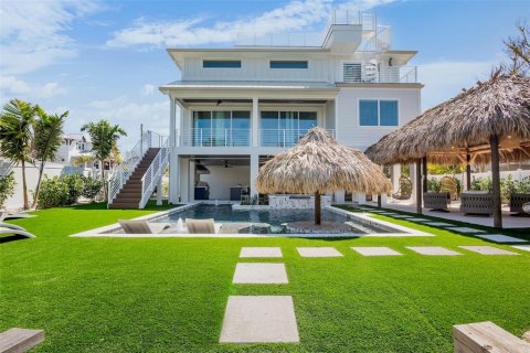 House in Anna Maria, Florida 6 bedrooms, 343.27 sq.m. № 1876233 - photo 19