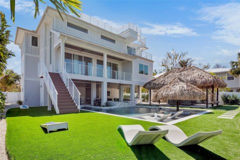 House in Anna Maria, Florida 6 bedrooms, 343.27 sq.m. № 1876233 - photo 3