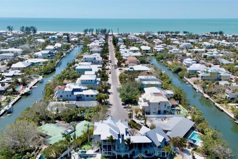 House in Anna Maria, Florida 6 bedrooms, 343.27 sq.m. № 1876233 - photo 6
