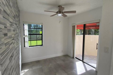 Condo in Deerfield Beach, Florida, 2 bedrooms  № 2401382 - photo 4