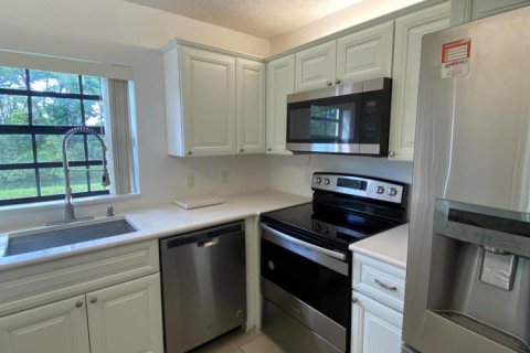 Condo in Deerfield Beach, Florida, 2 bedrooms  № 2401382 - photo 8