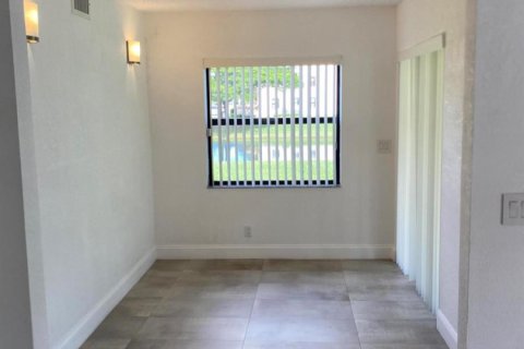 Condo in Deerfield Beach, Florida, 2 bedrooms  № 2401382 - photo 10