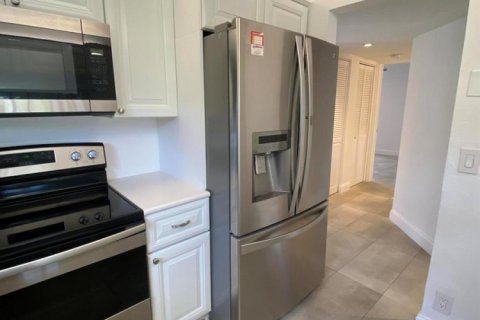 Condo in Deerfield Beach, Florida, 2 bedrooms  № 2401382 - photo 7