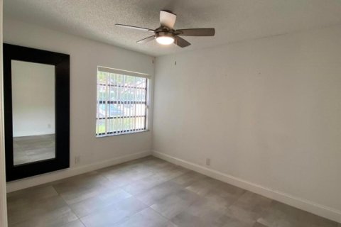 Condo in Deerfield Beach, Florida, 2 bedrooms  № 2401382 - photo 18
