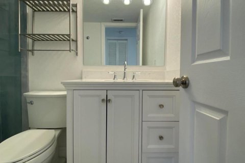 Condo in Deerfield Beach, Florida, 2 bedrooms  № 2401382 - photo 19