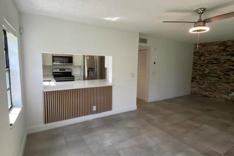 Condo in Deerfield Beach, Florida, 2 bedrooms  № 2401382 - photo 9