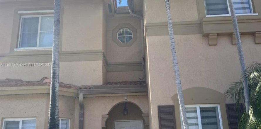 Таунхаус в Дорал, Флорида 2 спальни, 119.1м2 № 1951679