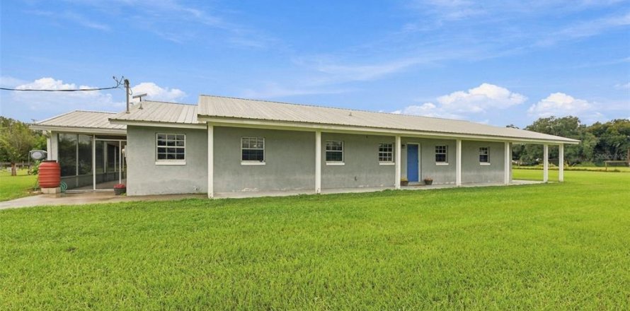 Villa ou maison à Fish Hawk, Floride 4 chambres, 156.08 m2 № 2408453