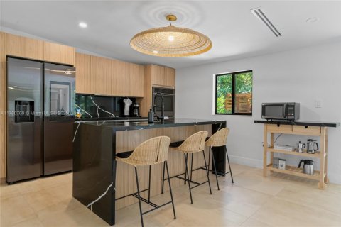 House in Miami, Florida 2 bedrooms, 163.51 sq.m. № 1938084 - photo 9