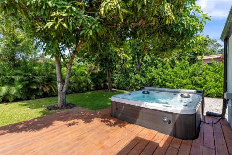 Casa en alquiler en Miami, Florida, 2 dormitorios, 163.51 m2 № 1938084 - foto 30
