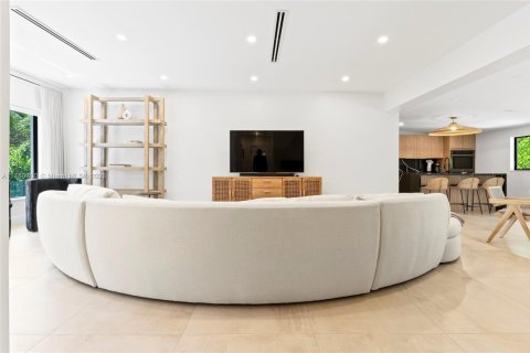 House in Miami, Florida 2 bedrooms, 163.51 sq.m. № 1938084 - photo 3