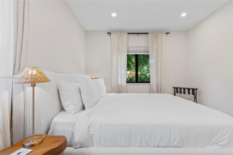 House in Miami, Florida 2 bedrooms, 163.51 sq.m. № 1938084 - photo 21