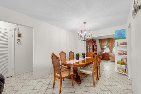 House in Tamarac, Florida 2 bedrooms, 154.22 sq.m. № 2081464 - photo 10