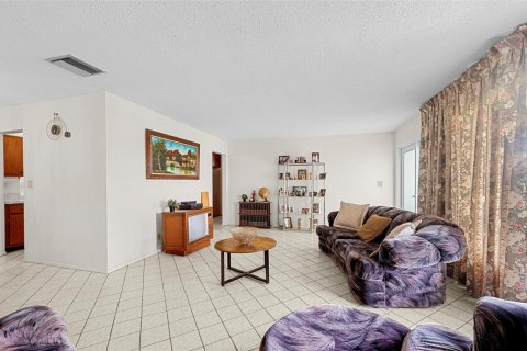 House in Tamarac, Florida 2 bedrooms, 154.22 sq.m. № 2081464 - photo 5