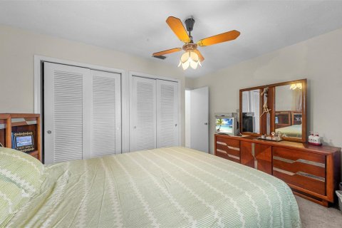 House in Tamarac, Florida 2 bedrooms, 154.22 sq.m. № 2081464 - photo 15