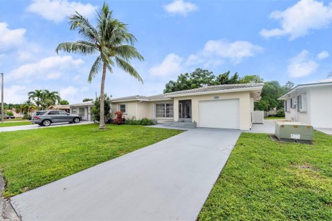 House in Tamarac, Florida 2 bedrooms, 154.22 sq.m. № 2081464 - photo 18