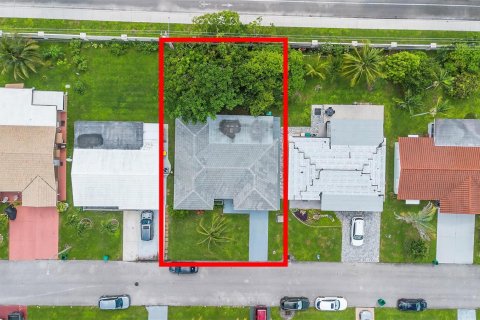 House in Tamarac, Florida 2 bedrooms, 154.22 sq.m. № 2081464 - photo 21