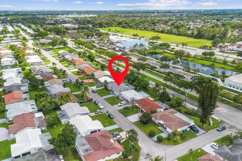House in Tamarac, Florida 2 bedrooms, 154.22 sq.m. № 2081464 - photo 22