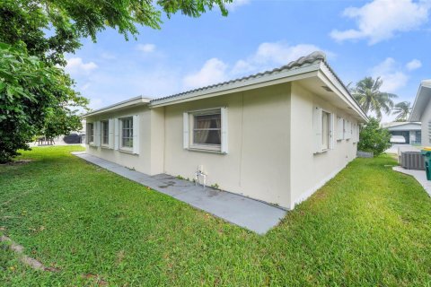 House in Tamarac, Florida 2 bedrooms, 154.22 sq.m. № 2081464 - photo 20