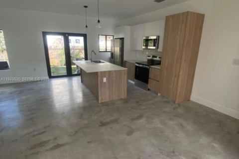 Снять в аренду виллу или дом в Майами, Флорида 2 спальни, № 1991308 - фото 8