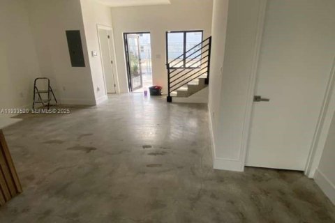 Снять в аренду виллу или дом в Майами, Флорида 2 спальни, № 1991308 - фото 9