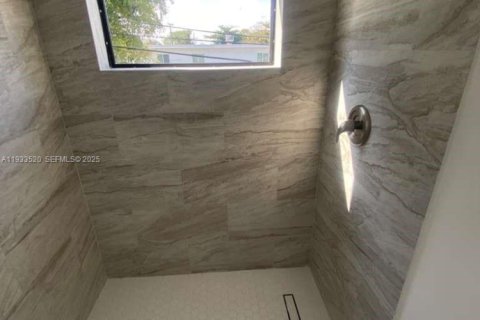 Снять в аренду виллу или дом в Майами, Флорида 2 спальни, № 1991308 - фото 14