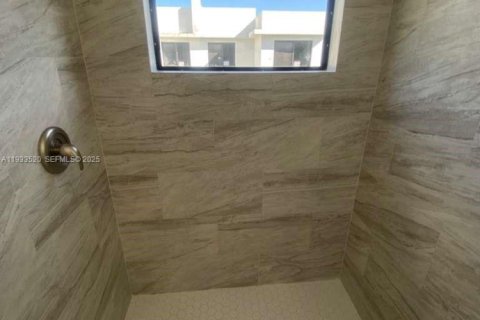 Снять в аренду виллу или дом в Майами, Флорида 2 спальни, № 1991308 - фото 21