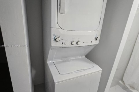 Купить кондоминиум в Санрайз, Флорида 2 спальни, 75.25м2, № 2019854 - фото 15